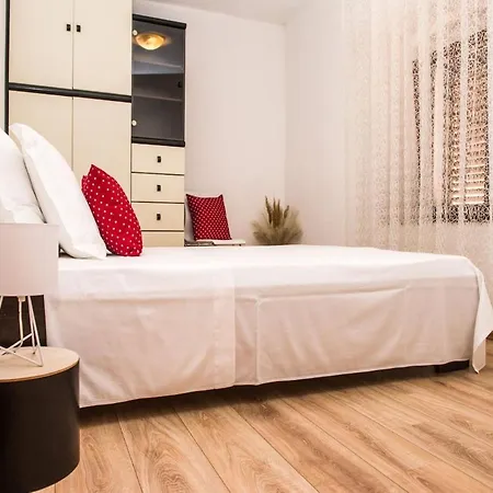 Holiday home Mediterranean Old House Kastela